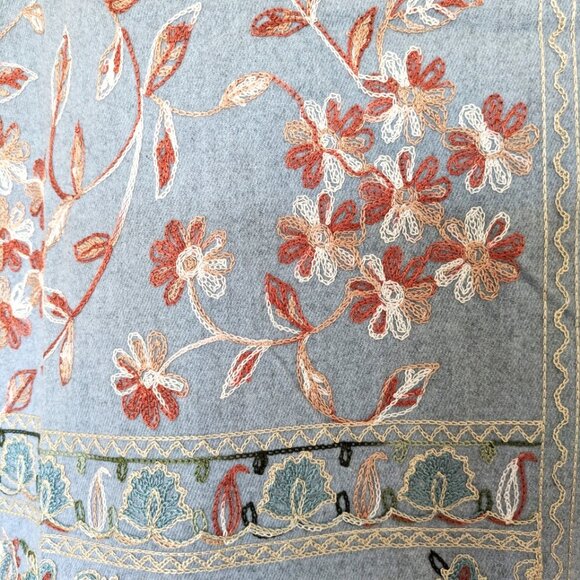 Embroidered Cashmere shawl wrap for women - Gray - Gift for her 🎄🎁 - Picture 5 of 7